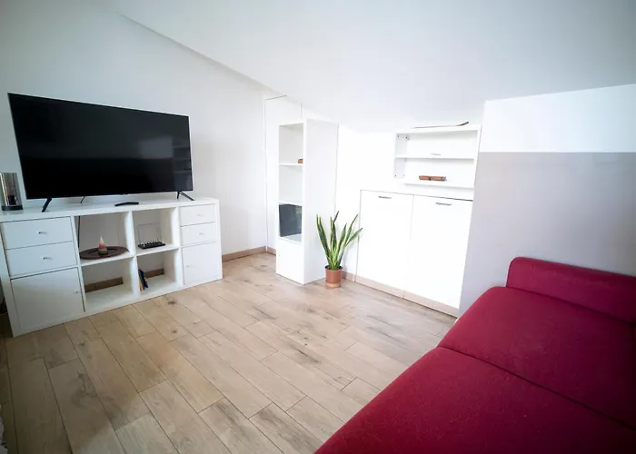 Flat With Terrace Close To Forum And Milanofiori Metro