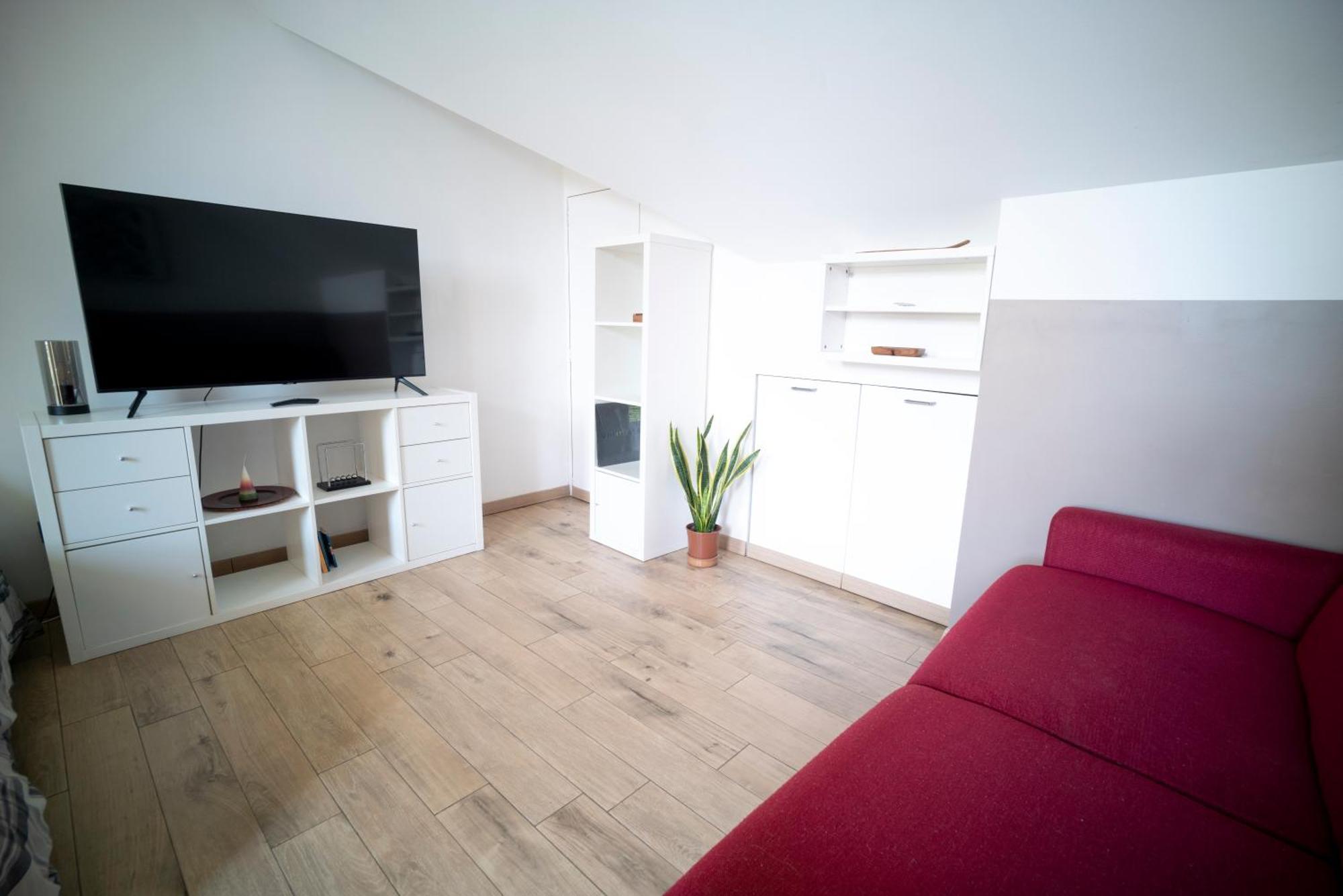 Flat With Terrace Close To Forum And Milanofiori Metro Apartment