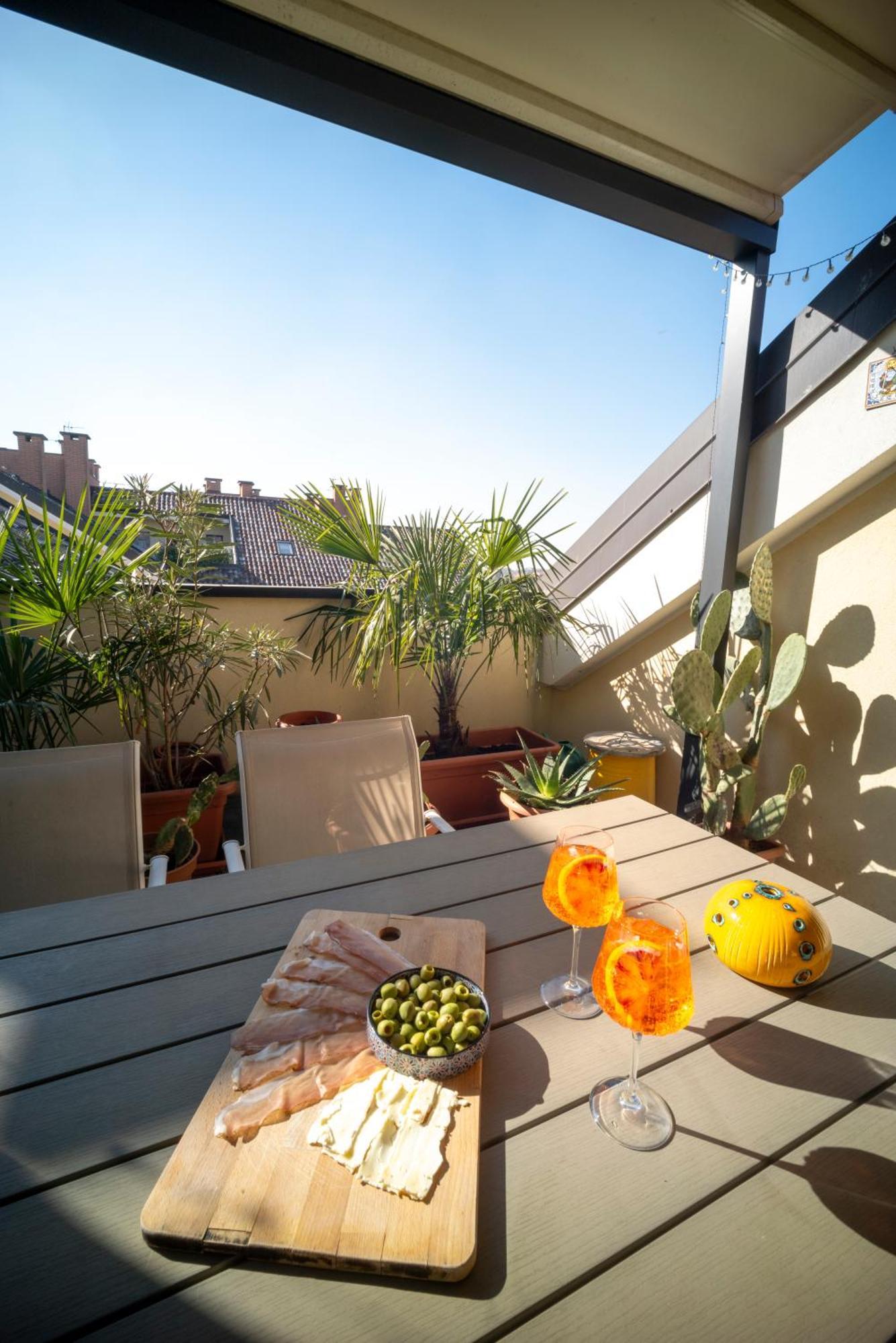 Flat With Terrace Close To Forum And Milanofiori Metro Apartment *