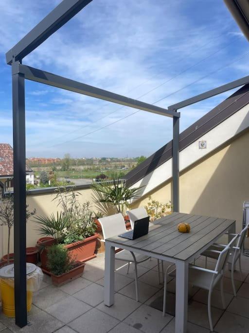 Flat With Terrace Close To Forum And Milanofiori Metro *